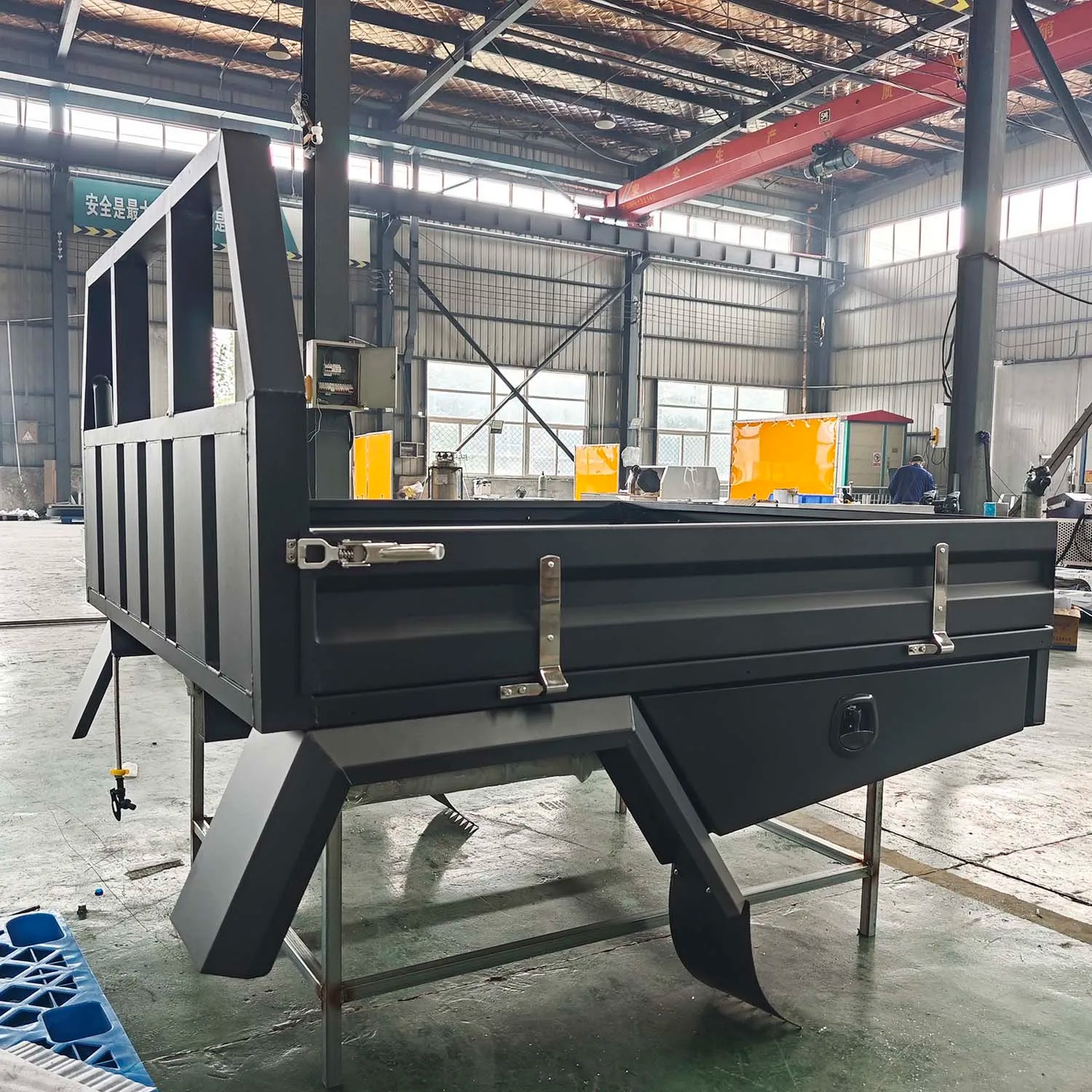 Custom Aluminum Canopy and Tray Combo for 4x4 Off-Road Pickup Trucks